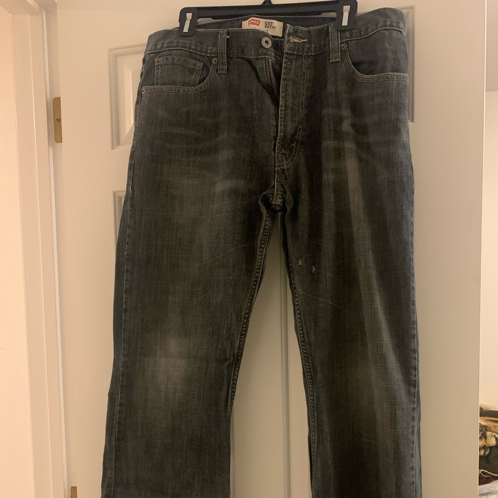 Levis 527 mens boot cut jeans. Black/Distressed.